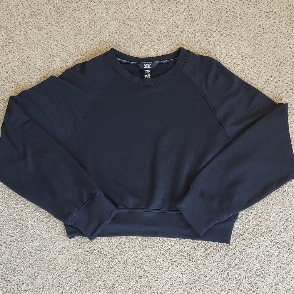 Gildan Black Crewneck Sweater Relaxed Fit